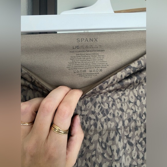 SPANX Leopard print leggings - sz Lg - Picture 3 of 4